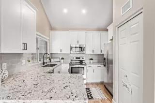 Photo #1: 6539696 Listing 