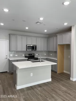 Photo #2: 6539792 Listing