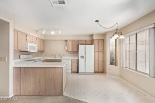 Photo #5: 6540105 Listing