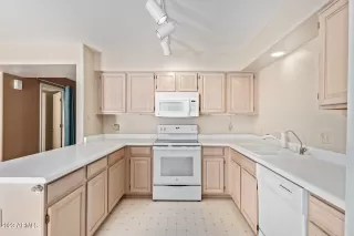 Photo #6: 6540105 Listing