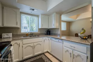 Photo #4: 6540194 Listing 