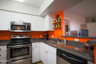 Photo #4: 6540963 Listing