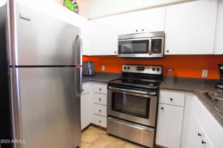 Photo #5: 6540963 Listing