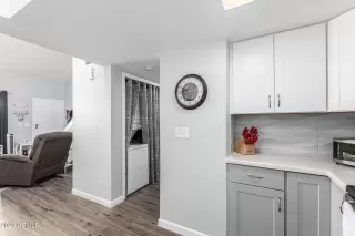 Photo #5: 6541089 Listing