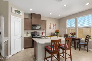 Photo #6: 6546186 Listing