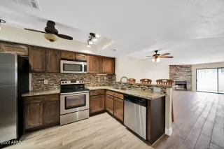 Photo #4: 6549695 Listing