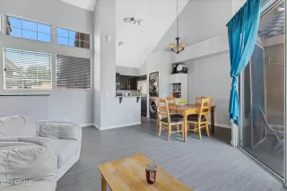 Photo #2: 6551740 Listing