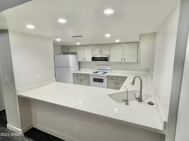 MLS: 6552025 Condo For Sale