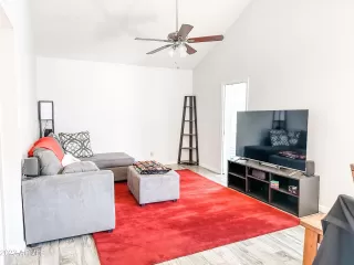 Photo #5: 6552366 Listing