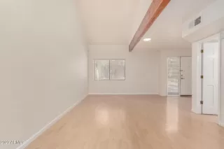 Photo #5: 6555429 Listing