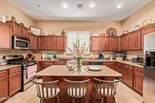 Photo #5: 6556371 Listing