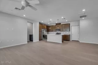 Photo #4: 6557257 Listing