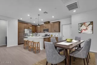 Photo #5: 6557257 Listing