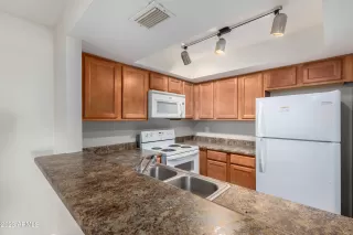 Photo #4: 6557387 Listing