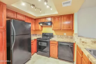 Photo #5: 6560407 Listing