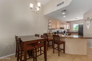 Photo #5: 6561431 Listing