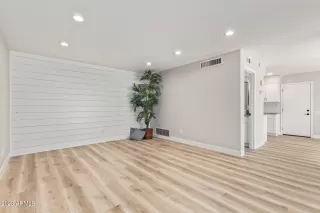 Photo #2: 6566085 Listing