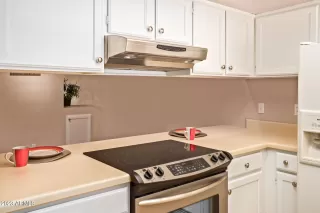 Photo #5: 6566796 Listing