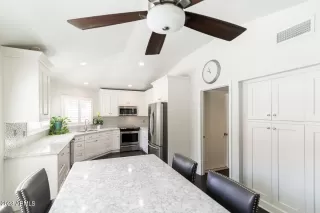 Photo #5: 6568607 Listing