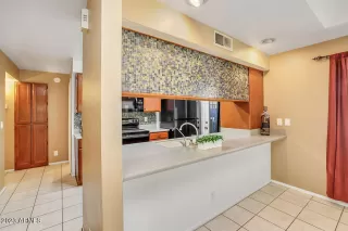 Photo #5: 6569841 Listing