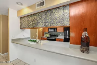 Photo #6: 6569841 Listing