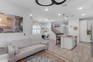 Photo #5: 6569901 Listing