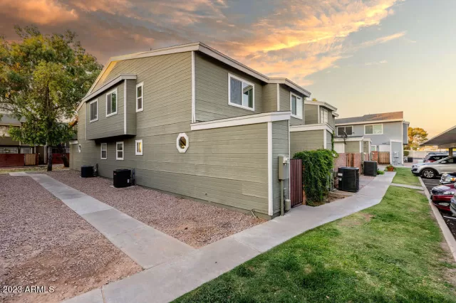 MLS: 6570312 Condo For Sale