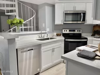 Photo #3: 6572809 Listing 