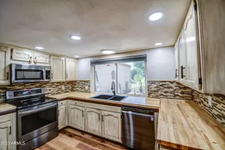 Photo #5: 6572949 Listing