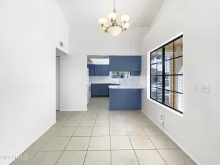 Photo #5: 6572953 Listing