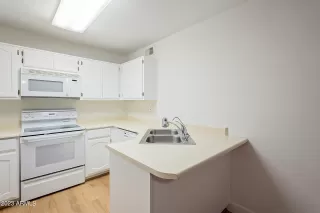 Photo #6: 6574979 Listing