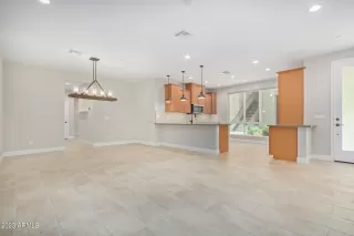 Photo #5: 6575702 Listing