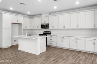 Photo #4: 6577513 Listing