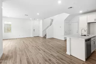 Photo #5: 6577513 Listing