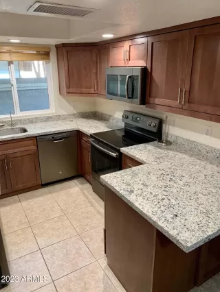 Photo #5: 6579357 Listing