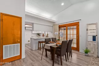 Photo #2: 6579891 Listing 