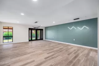 Photo #3: 6580419 Listing