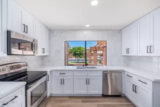 Photo #5: 6580419 Listing