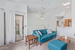 Photo #4: 6580998 Listing