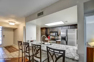 Photo #6: 6581699 Listing