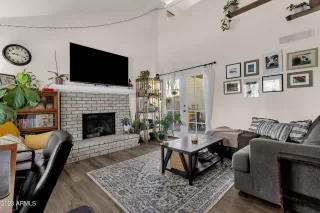 Photo #5: 6581700 Listing