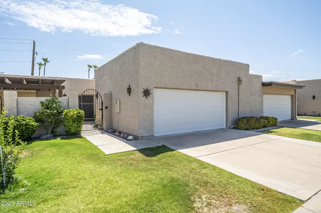 MLS: 6581940 Condo For Sale