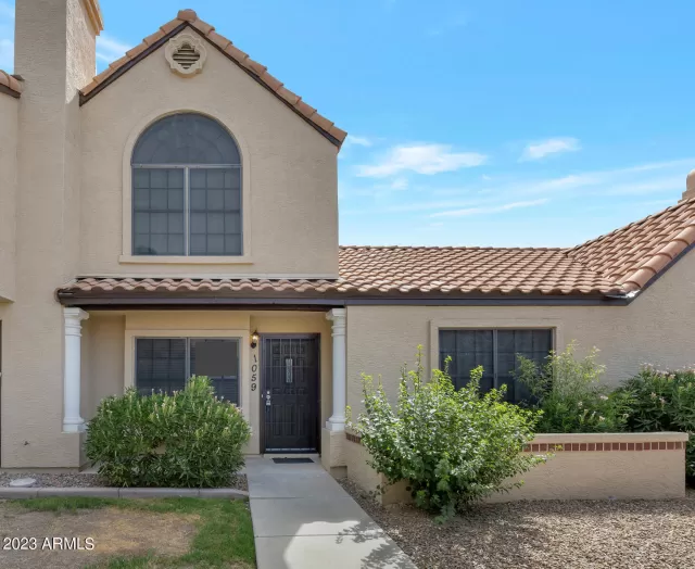 MLS: 6583156 Condo For Sale