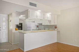 Photo #3: 6583792 Listing 