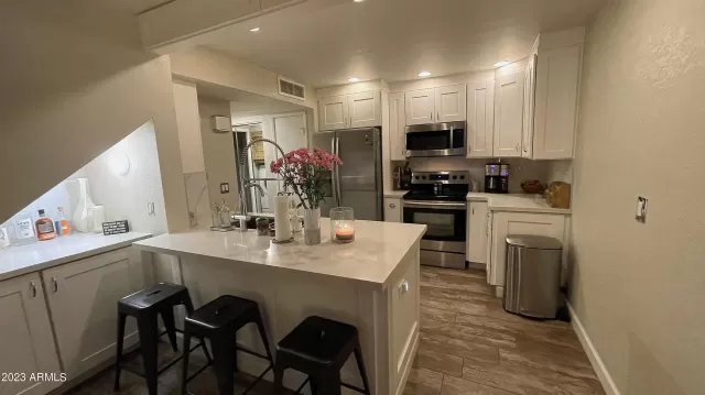 MLS: 6585000 Condo For Sale