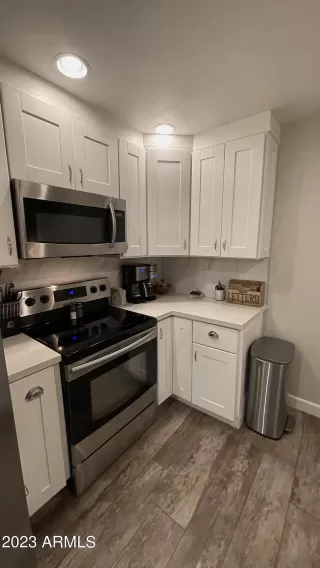 Photo #2: 6585000 Listing 