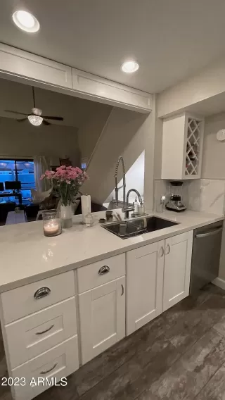 Photo #3: 6585000 Listing 