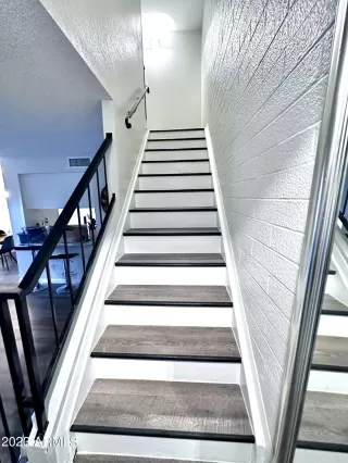 Photo #3: 6585789 Listing