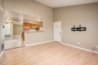 Photo #6: 6585874 Listing