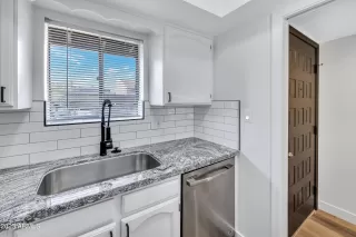 Photo #6: 6585988 Listing 